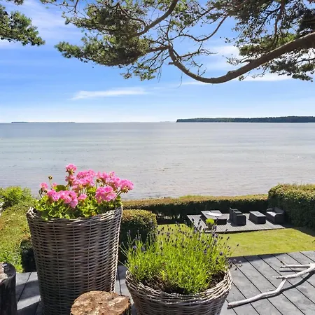 Sten - 30m From The Sea By Interhome *