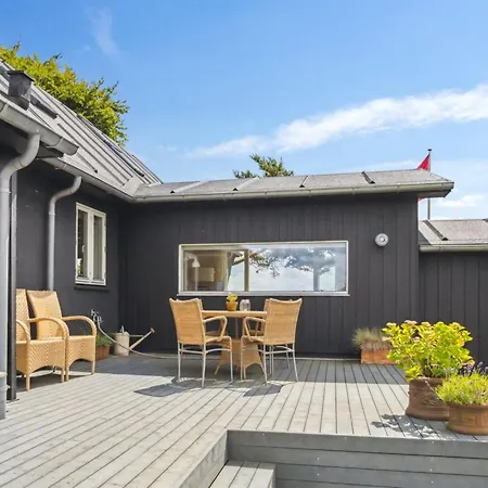 Sten - 30m From The Sea By Interhome