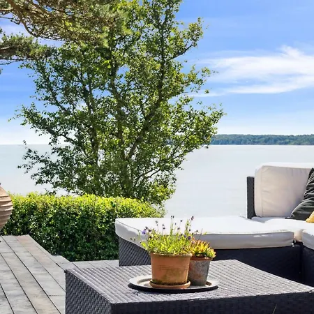 Sten - 30m From The Sea By Interhome *